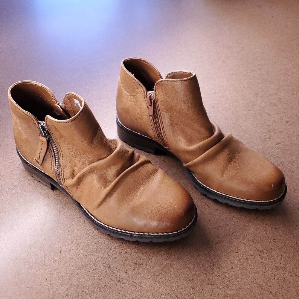 Clarks Clarkwell Leather Zip Ankle Boots Women 7M‎ Tan Low Block Heel Casual